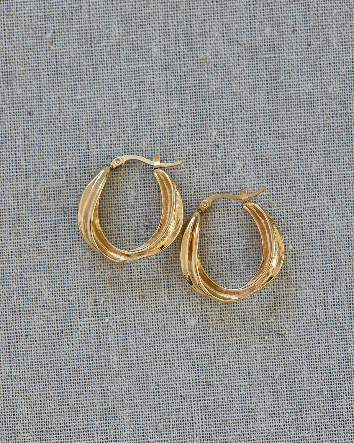 MIO HOOPS (GOLD) - Earrings