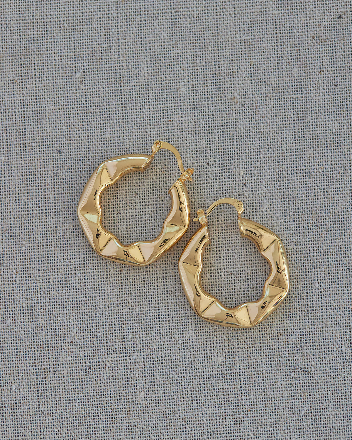 NIX HOOPS (GOLD) - Earrings